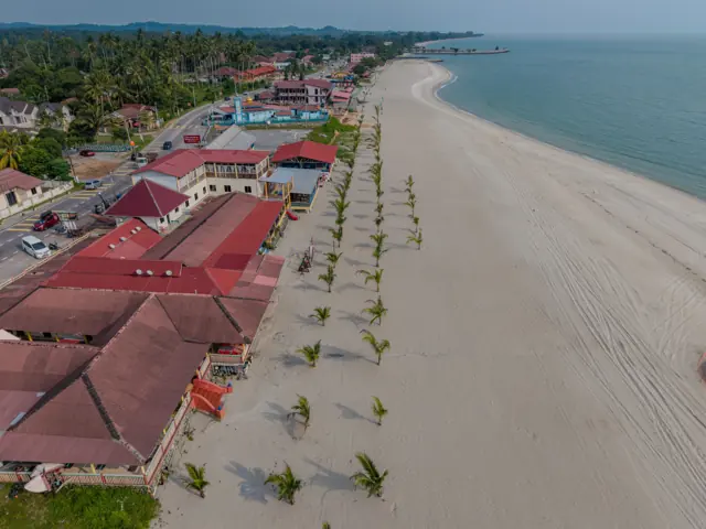 Aerial pesisir & laut di D’Nelayan Beach Resort, Pengkalan Balak
